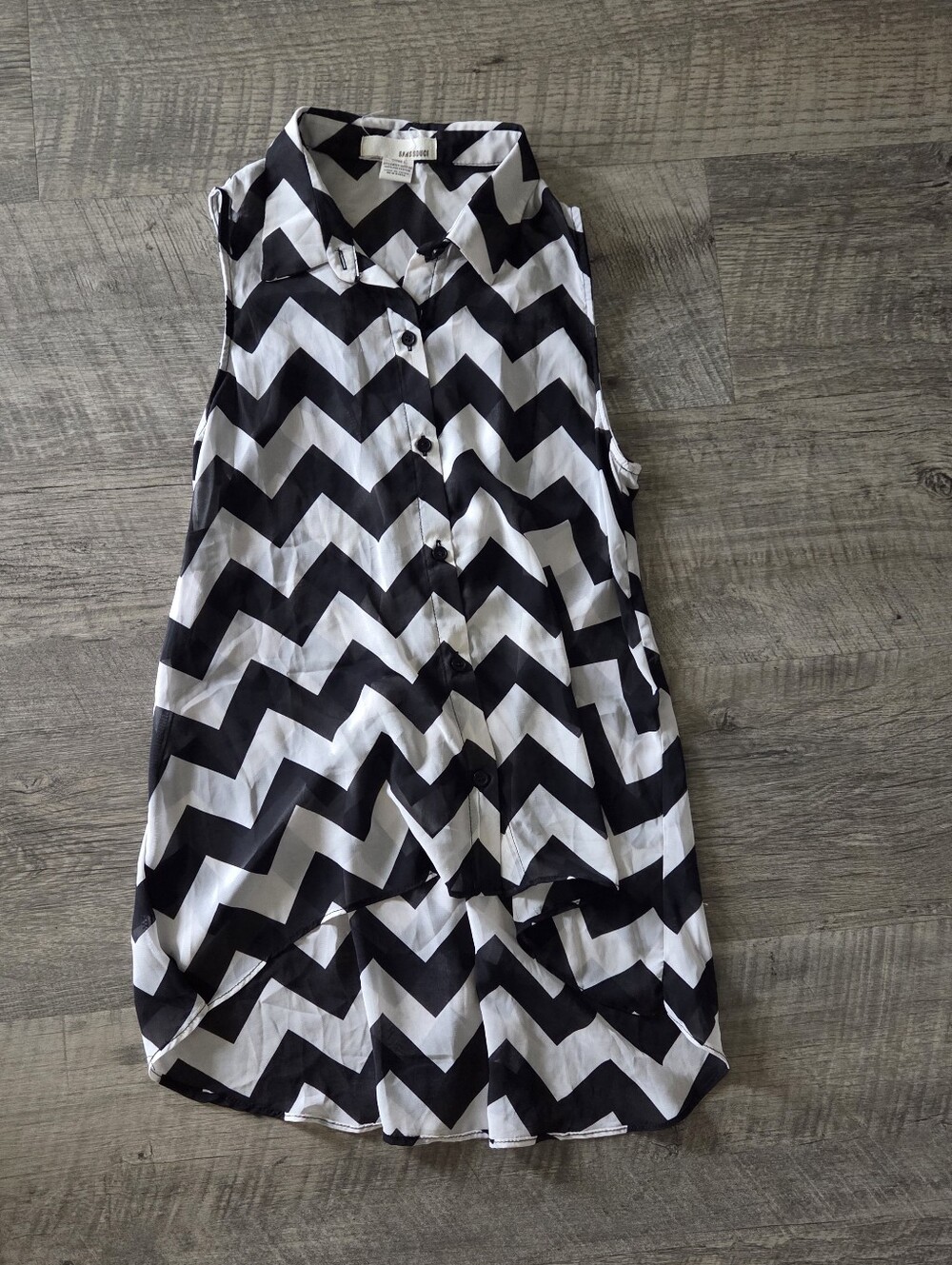 Sans Souci Black & White Chevron Blouse.